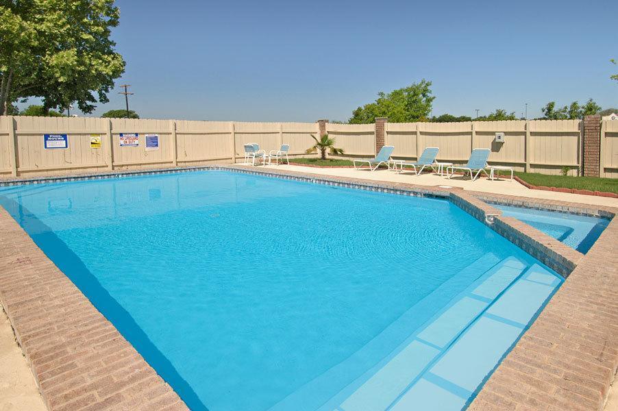 Howard Johnson By Wyndham Near Schlitterbahn New Braunfels Exterior foto